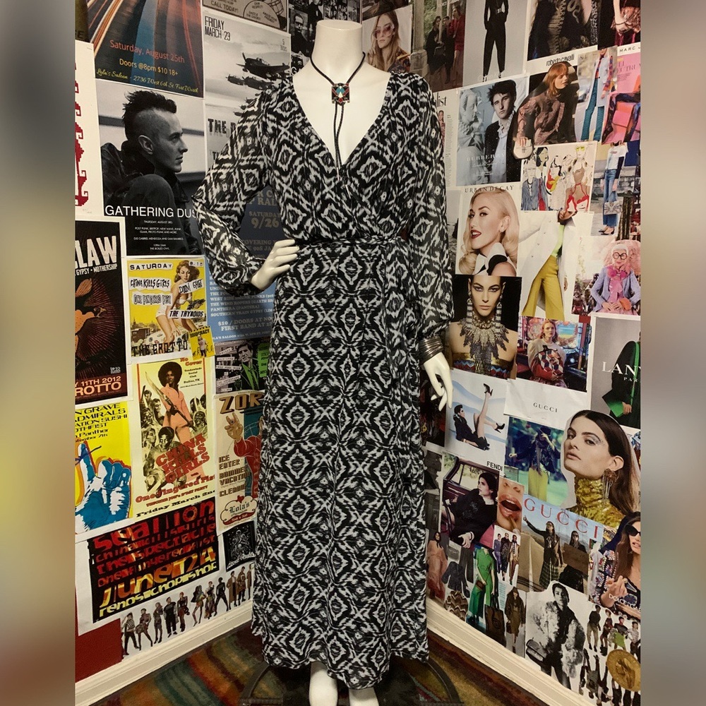 Women’s Blk/White Faux Wrap Maxidress - Sz M
